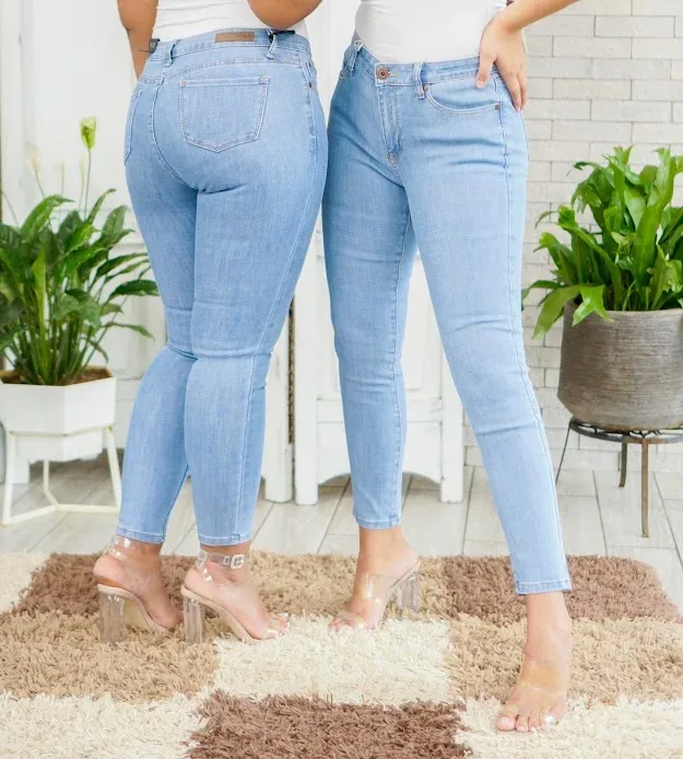 Jeans para dama Cozzi BJ-5249NL color celeste