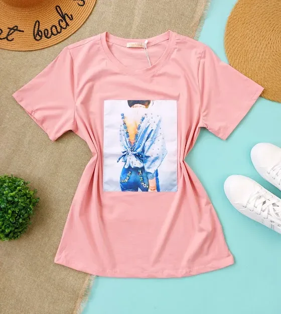 Camiseta para dama color rosado con diseño de mujer
