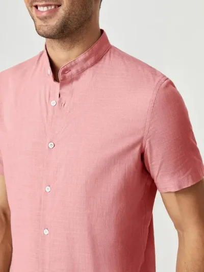 Camisa para caballero color rosado de cuello alto