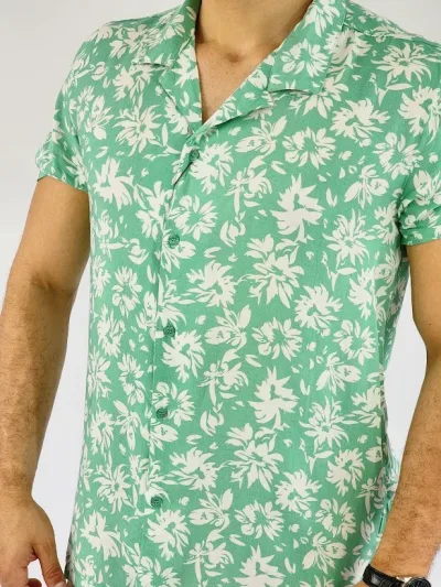 Camisa Touch and Go color verde con diseño floral