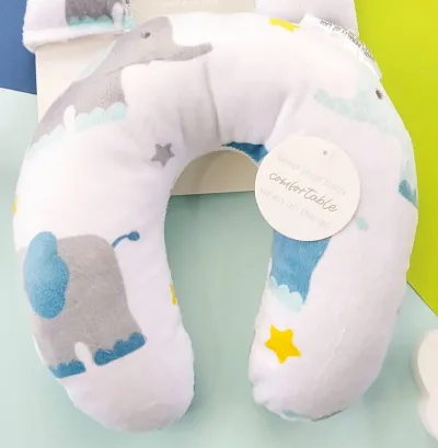 Conjunto de protector de cinturon y almoha con diseño de elefantes