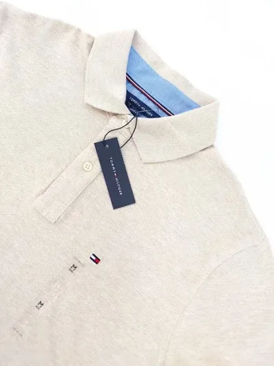 Camiseta Tommy Hilfiger Custom Fit para caballero color beige