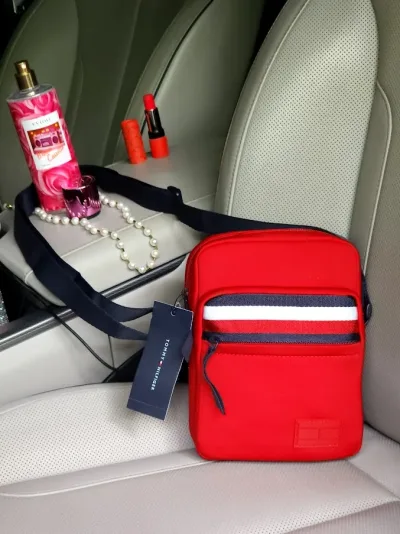 Bolso Tommy Hilfiger para dama color rojo