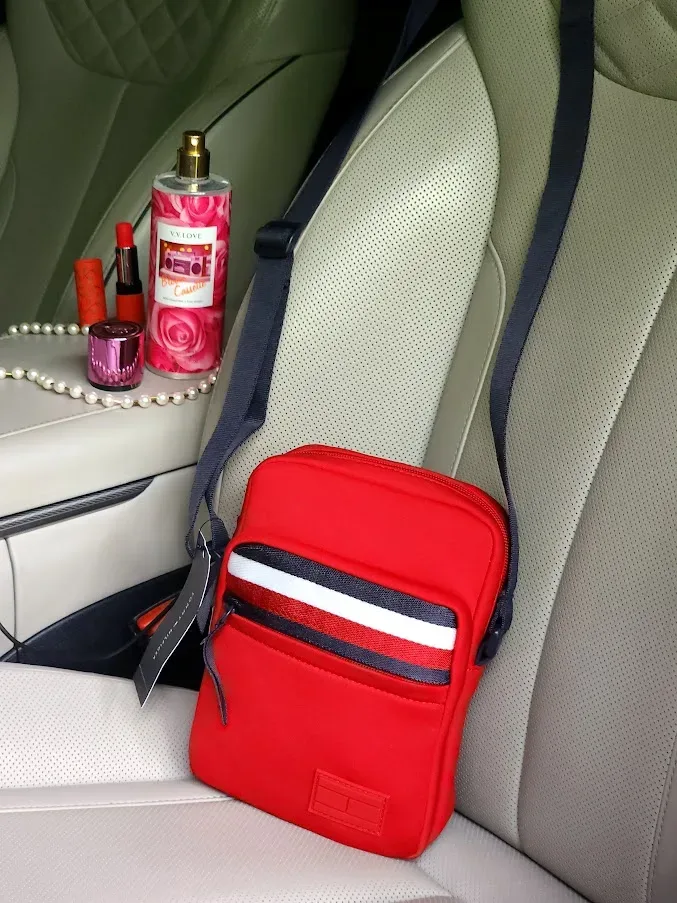 Bolso Tommy Hilfiger para dama color rojo