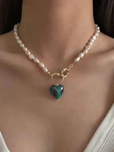 Collar de piedras de fantasía