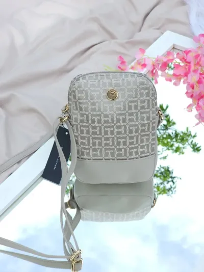 Bolso Tommy Hilfiger para dama color gris