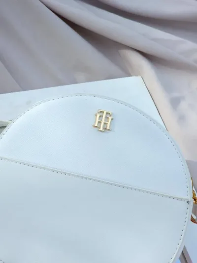 Bolso Tommy Hilfiger para dama color blanco