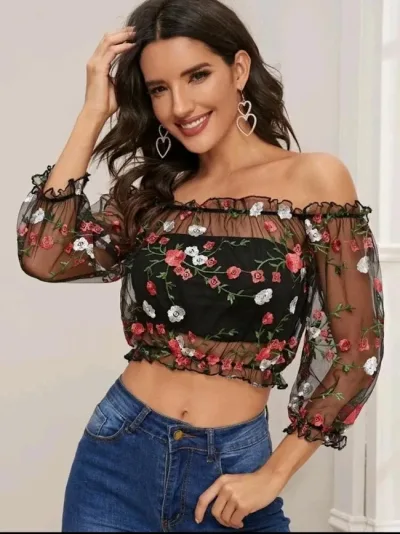 Blusa para dama color negro con estampado floral