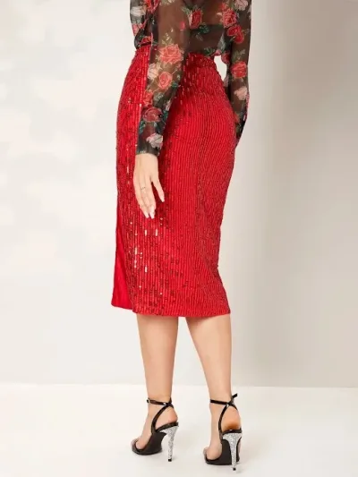 Falda para dama color rojo con abertura en la pierna detalles de lentejuelas