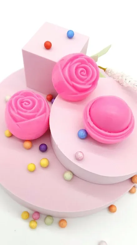 Bálsamo labial para dama aroma a rosas