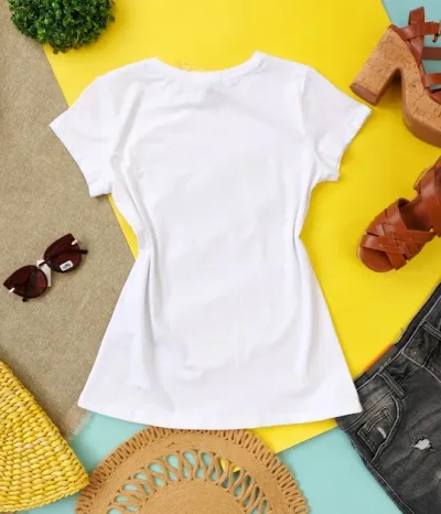 Camiseta para dama con diseño de accesorios