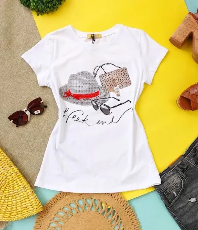Camiseta para dama con diseño de accesorios