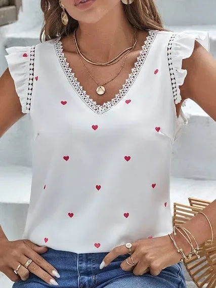 Blusa color blanca para dama con diseño de corazones.