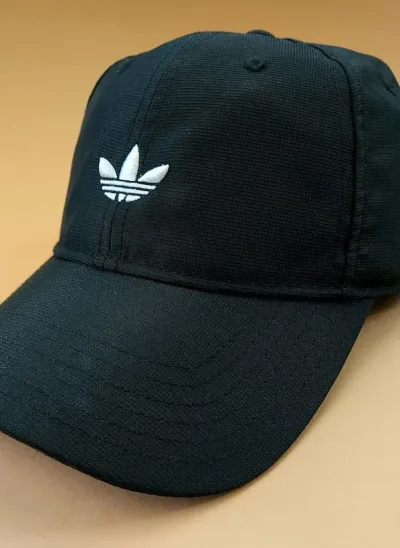 Gorra Adidas para caballero color negro con blanco