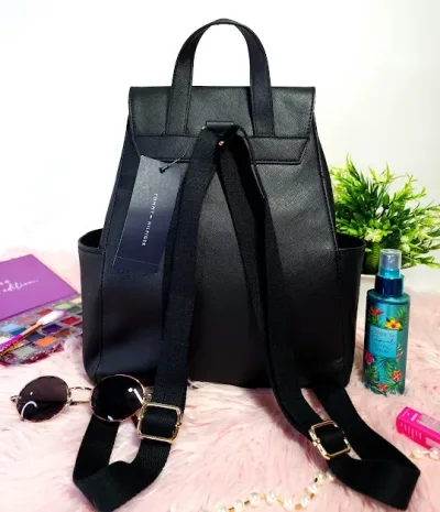 Mochila Tommy Hilfiger para dama color negro