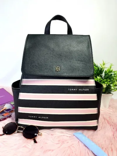 Mochila Tommy Hilfiger para dama color negro