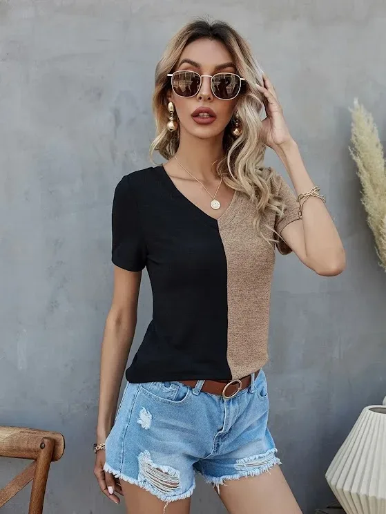 Camiseta para dama de cuello V de dos tonos
