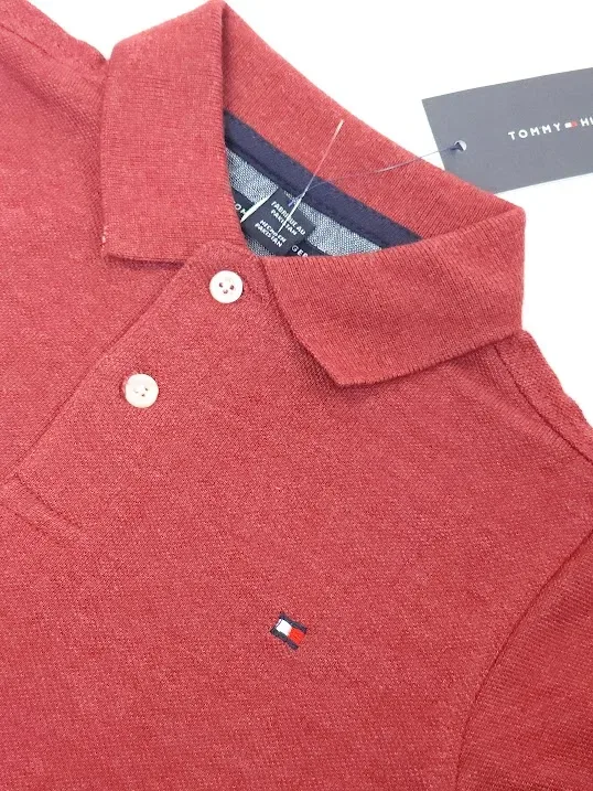 Camiseta Tommy Hilfiger para niño color vino