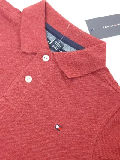 Camiseta Tommy Hilfiger para niño color vino