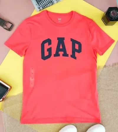 Camiseta GAP para caballero color coral
