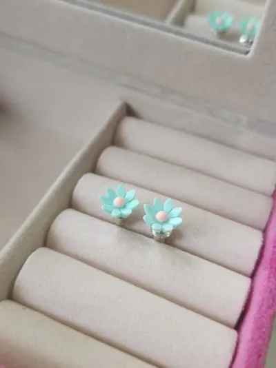 Par de aretes para dama diseño de flor