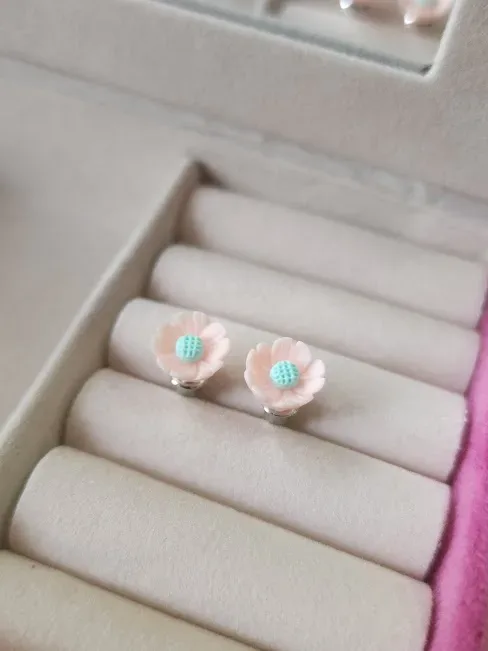 Par de aretes para dama diseño de flor