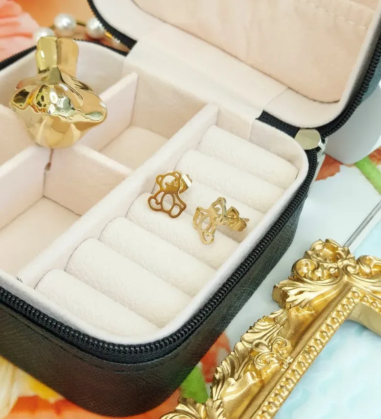 Aretes de acero inoxidable para dama color dorado