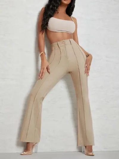 Pantalón para dama color beige de pierna amplia con costura delantera