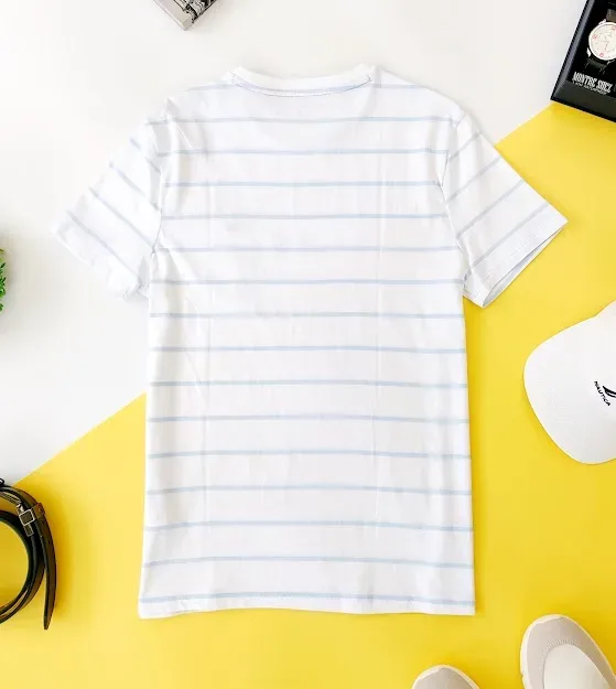 Camiseta Tommy Hilfiger para caballero, color blanco con rayas celeste