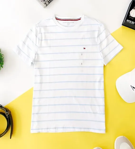 Camiseta Tommy Hilfiger para caballero, color blanco con rayas celeste