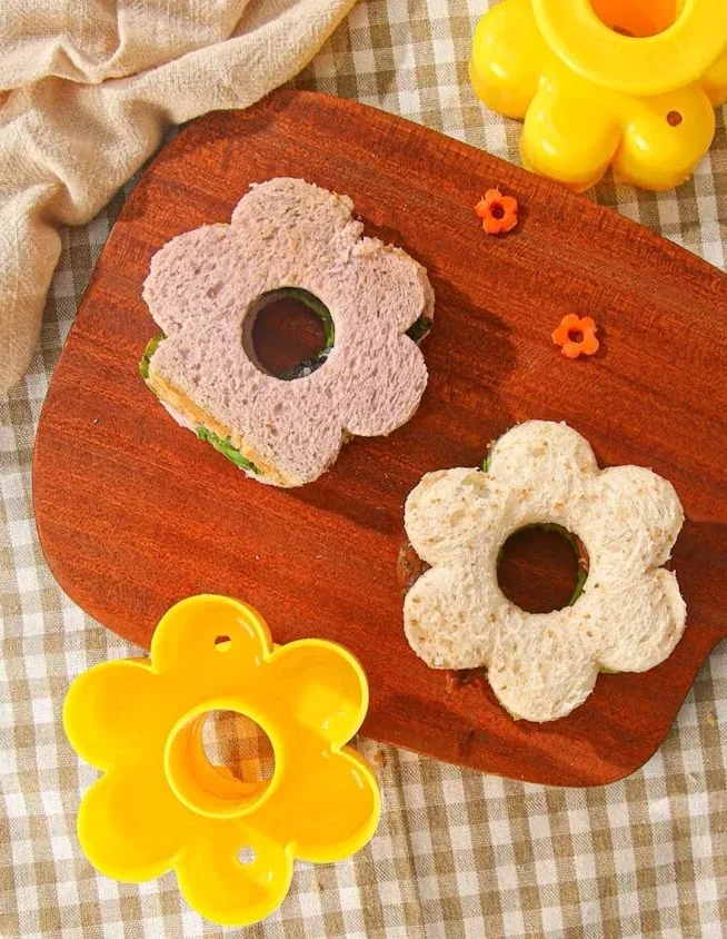 1 Pieza molde con diseño de flor para hacer galletas o sándwich