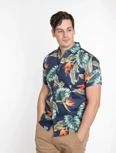 Camisa para caballero estampado tropical
