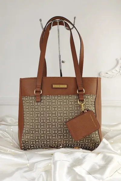Bolso Tommy Hilfiger para dama color café