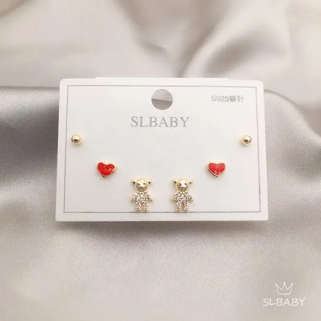 Set de aretes plata 925 con baño de oro diseño de oso y corazón