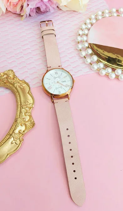 Reloj Q and Q para dama color oro rosa