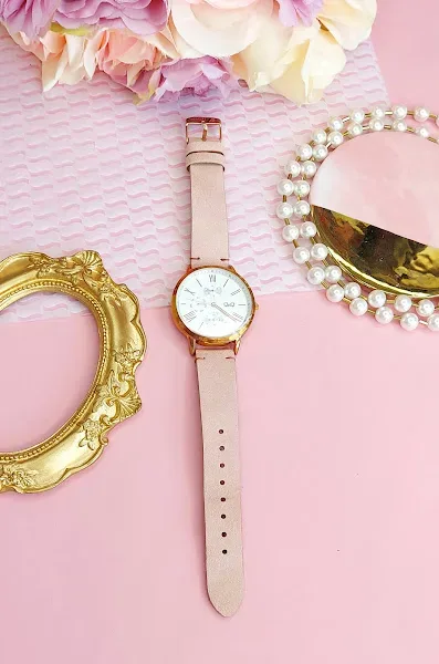 Reloj Q and Q para dama color oro rosa