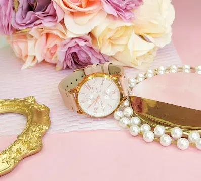 Reloj Q and Q para dama color oro rosa