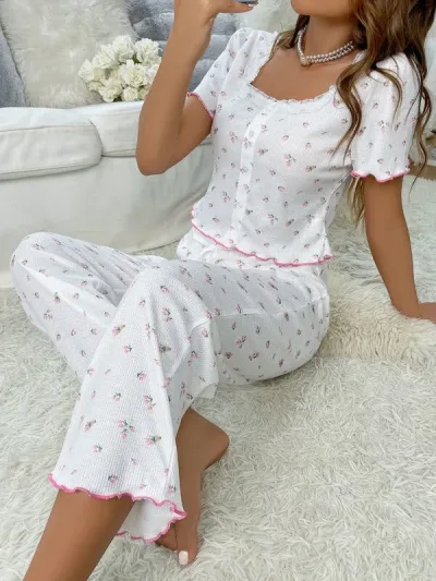 Pijama con diseño floral