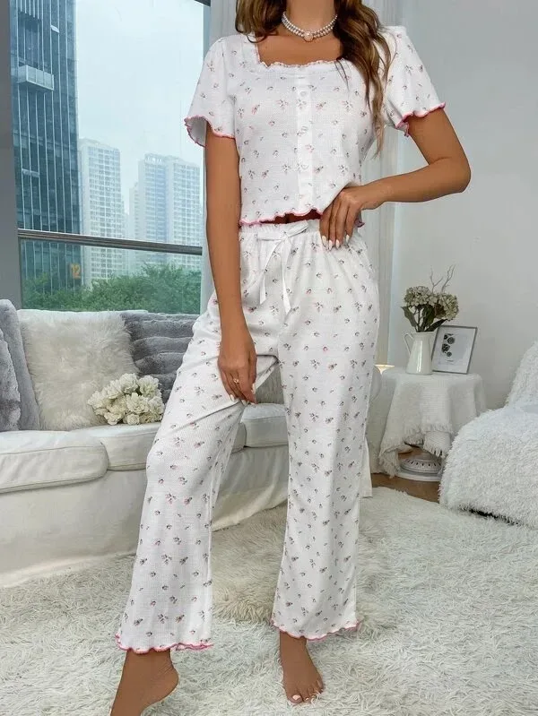 Pijama con diseño floral