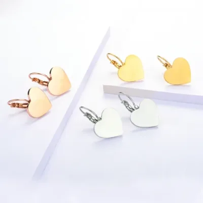 Trio de aretes de acero inoxidable  para dama diseño corazón