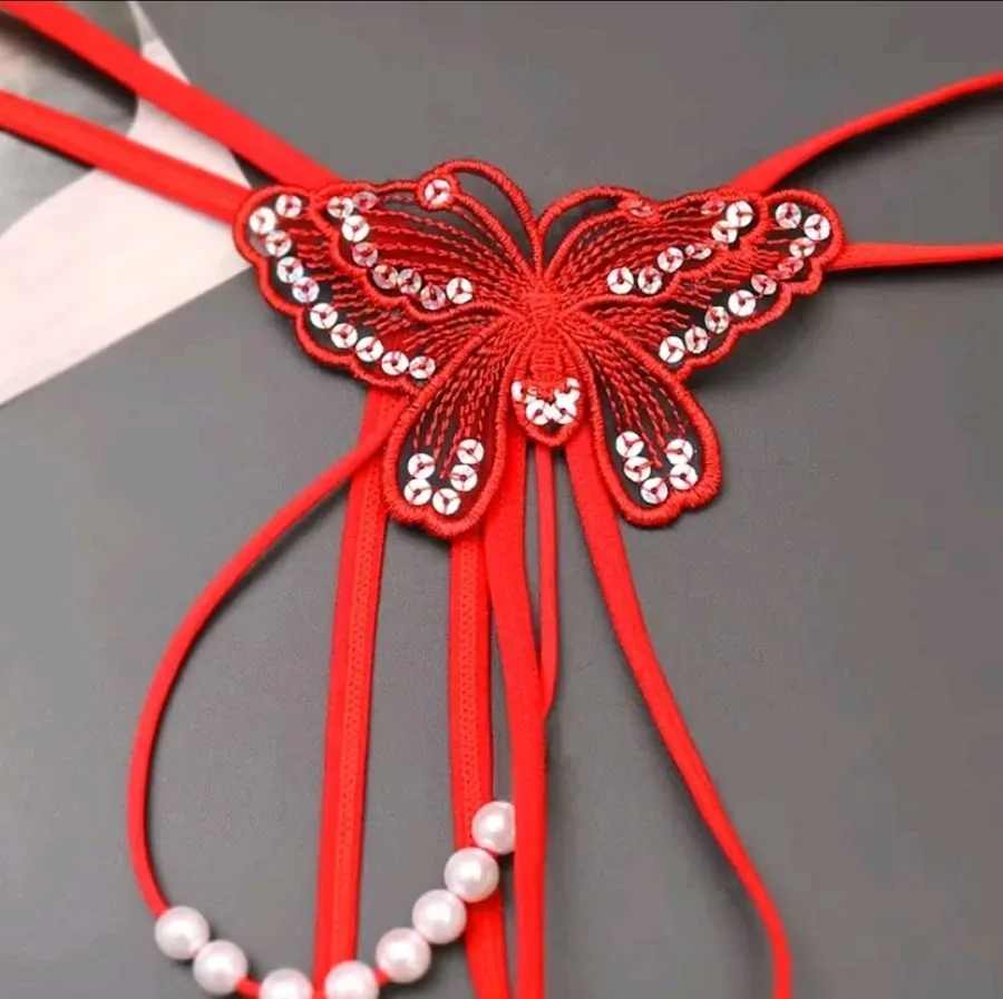 Hilo con detalle de mariposa