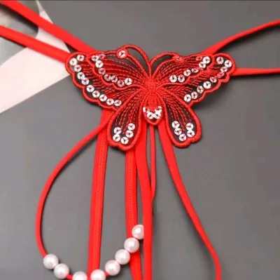 Hilo con detalle de mariposa