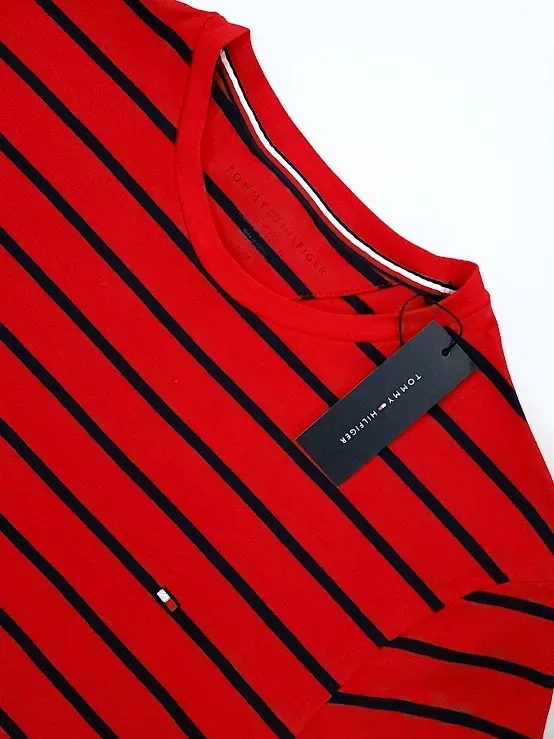 Camiseta Tommy Hilfiger para caballero a rayas.