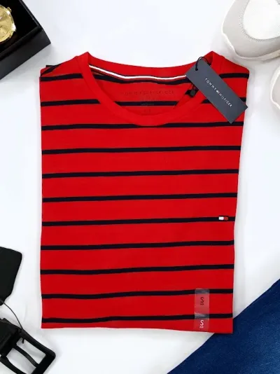 Camiseta Tommy Hilfiger para caballero a rayas.