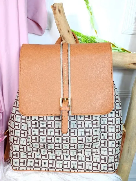 Mochila Tommy Hilfiger para dama color beige