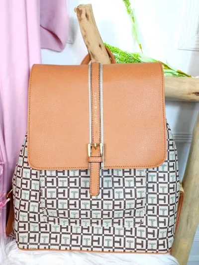 Mochila Tommy Hilfiger para dama color beige