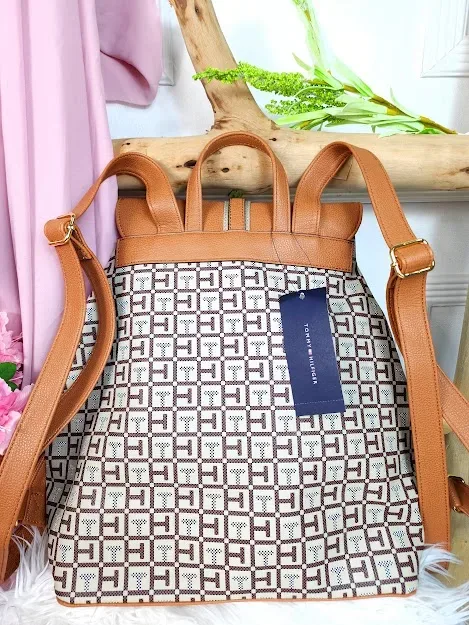 Mochila Tommy Hilfiger para dama color beige