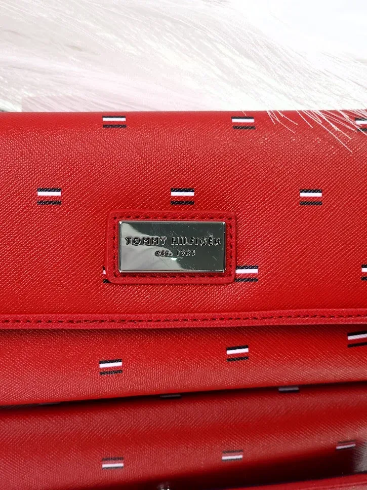 Cartera Tommy Hilfiger para dama color rojo