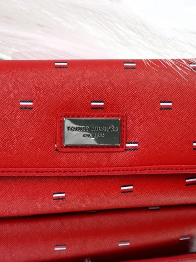 Cartera Tommy Hilfiger para dama color rojo