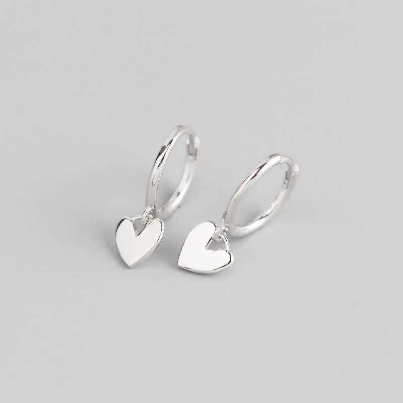 Aretes de fantasía con diseño de corazon.